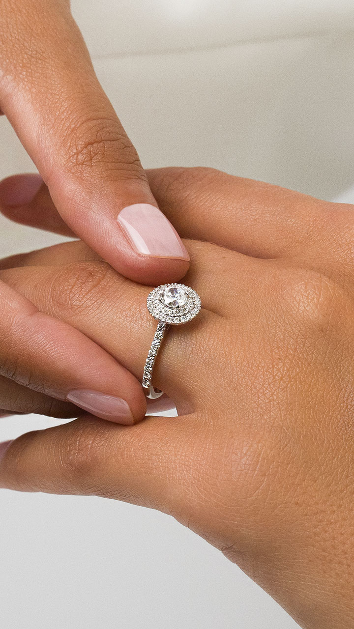 Bague de fiançailles halo pavés de diamants Or 18k