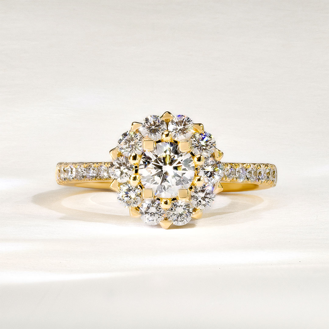 Bague de fiançailles halo en diamants modèle Dahlia de la Maison Amantys