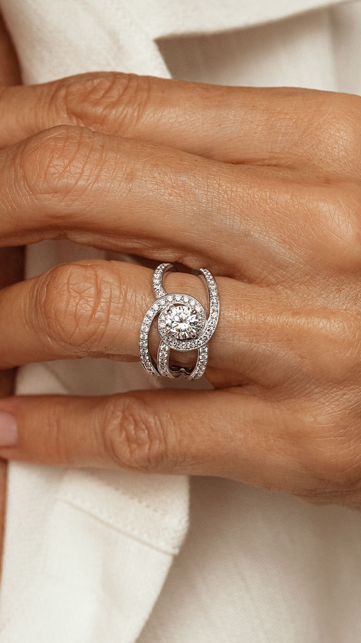 Bague de fiançailles avec diamant central taille poire 0,7 ct Or