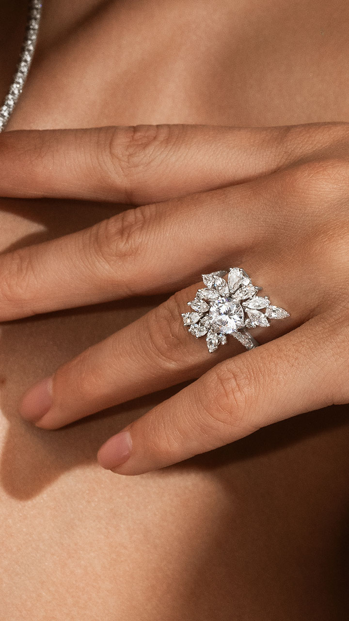 Bague de fiançailles diamants de Ct avec bouquet de diamants